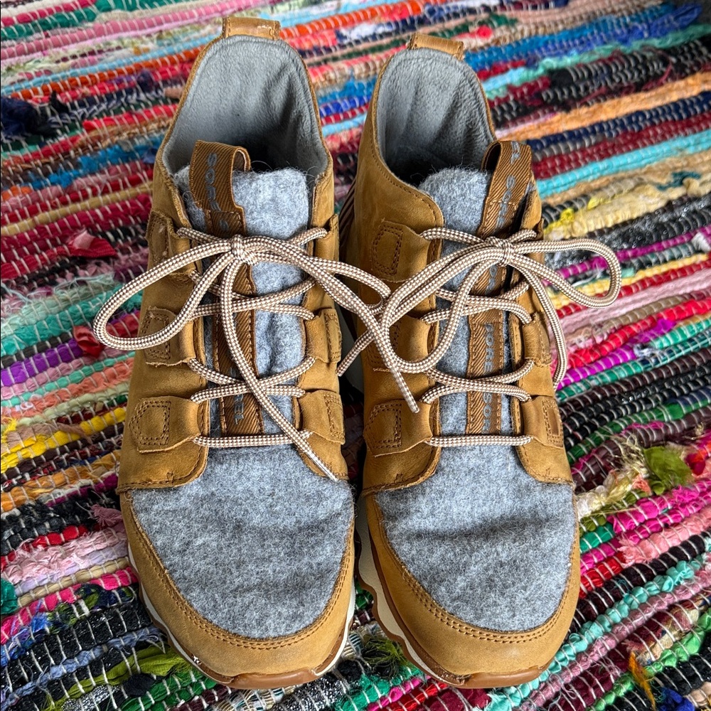Sorel waterproof Casual Tan & Gray Mixed-Material Sneakers size 9